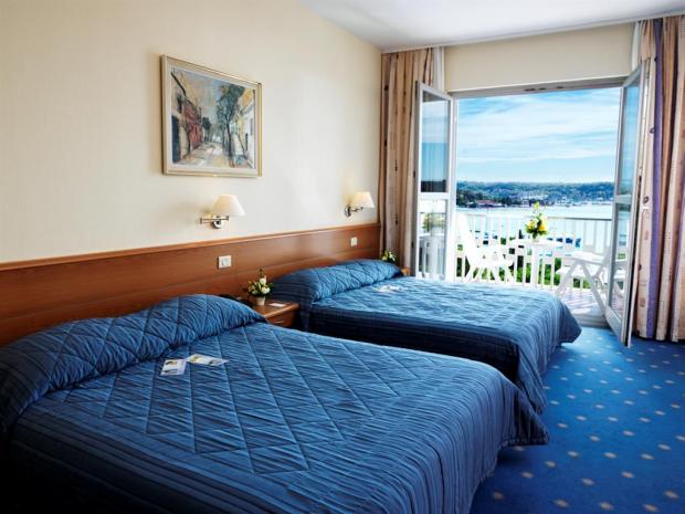 Hotel Riviera - četvorokrevetna soba