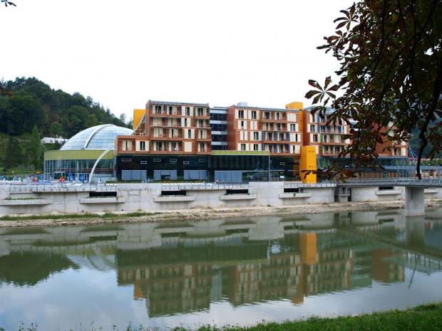 Hotel WPL - pogled sa reke